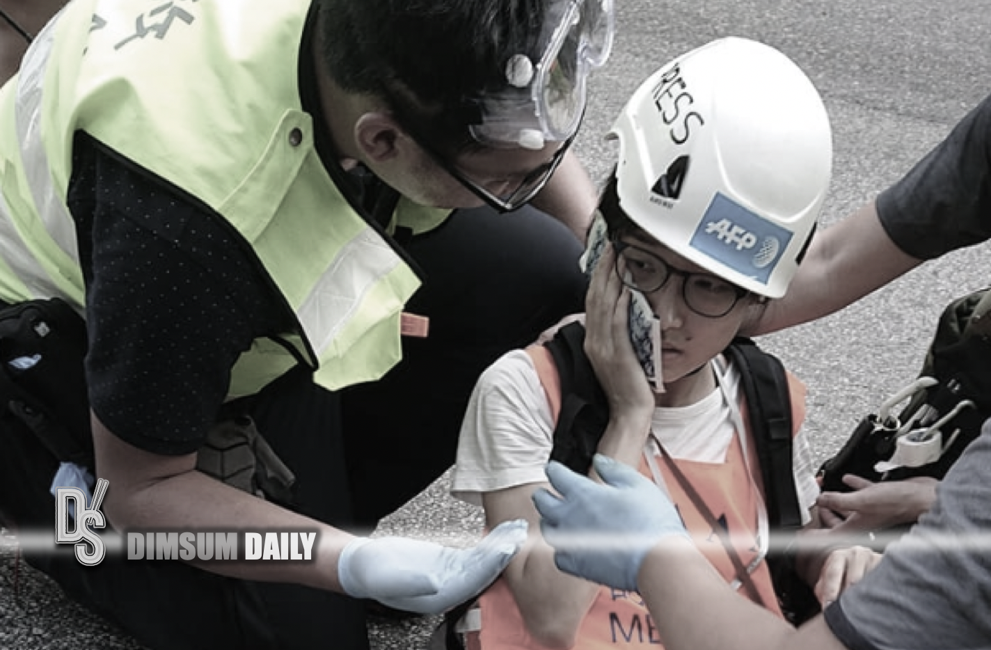 Media reporters bashed and injured by riot police with truncheons ...