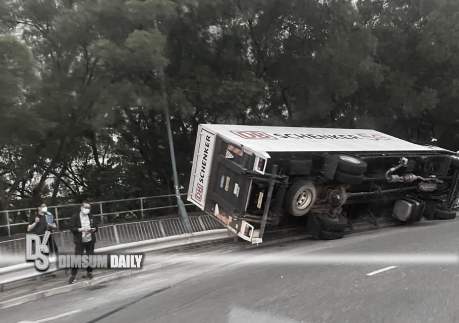 Container truck loses control near roundabout in Tung Chung - Dimsum Daily