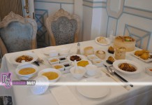 Enjoy the new Queen Elsa Royal Set at Plaza Inn in Hong Kong Disneyland