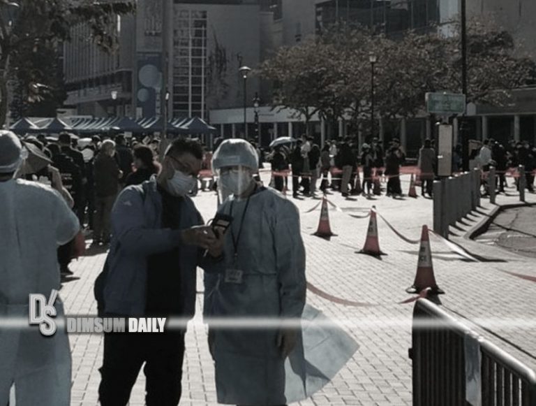 Overcrowding situation at multidistrict testing stations in Hong Kong