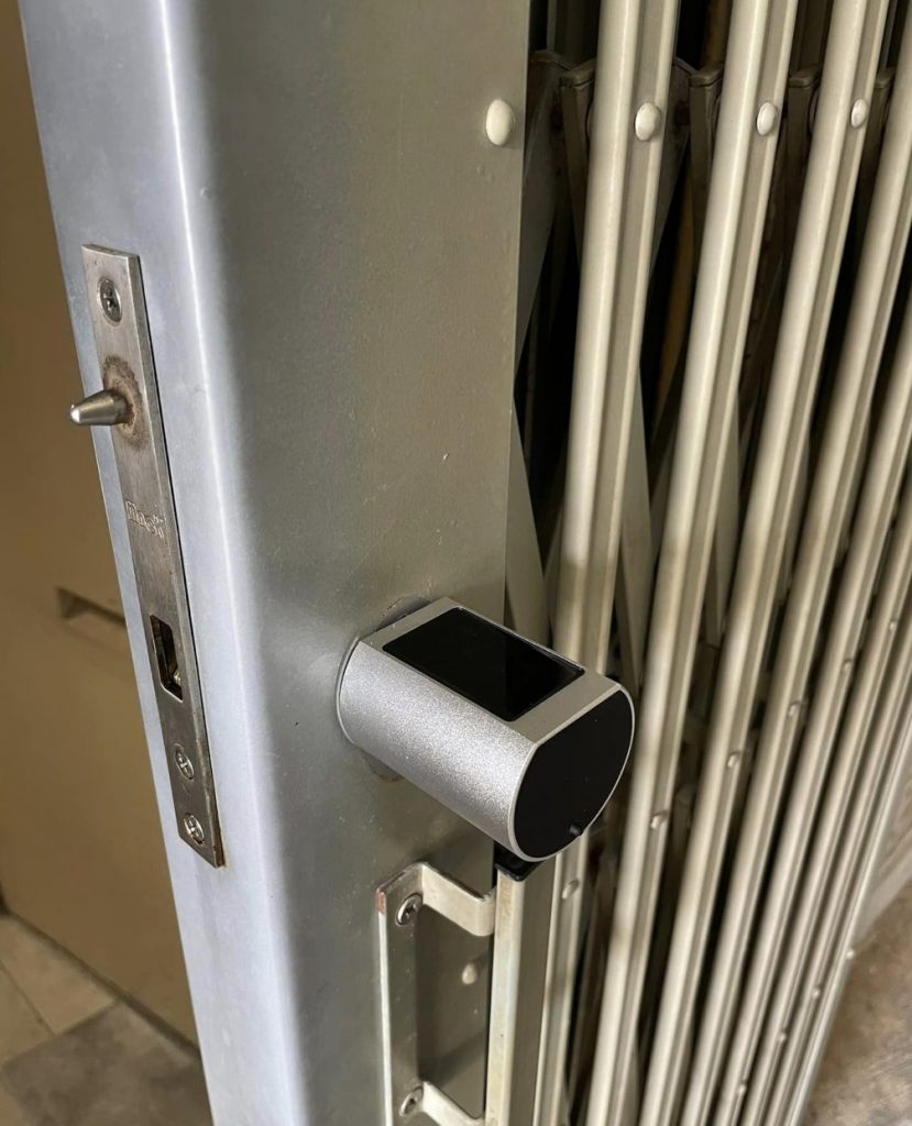 Netizen demonstrates simple replacement of metal gate lock of public housing flat with electronic door lock bought online