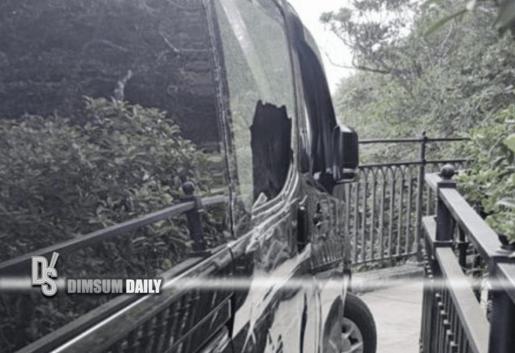 Van stranded on Lugard Road on the Peak for more than 24 hours (Updated