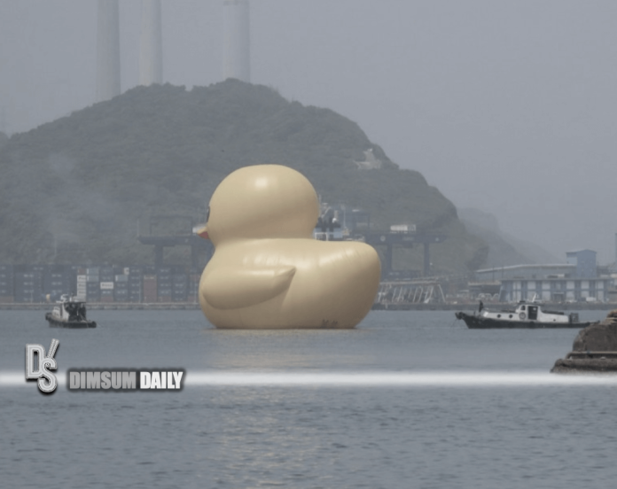 Giant rubber duck appears in Keelung Harbour, Taiwan - Dimsum Daily