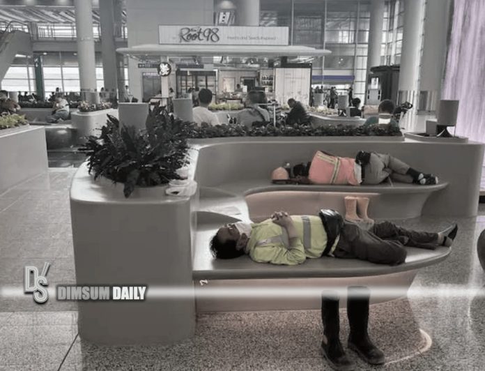 Male netizen criticised for taking photo of construction workers