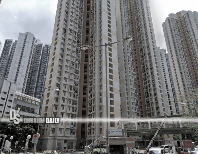 2 units vandalised with red paint in Yat Tung Estate, one man arrested