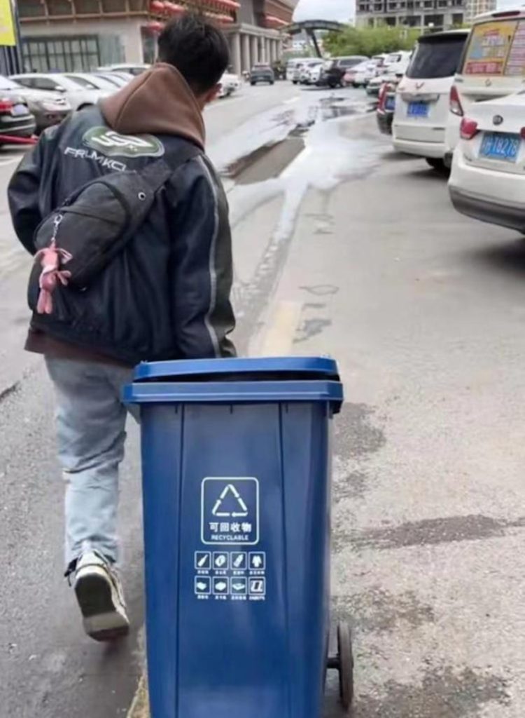Chinese student travels with garbage bin as luggage on highspeed train