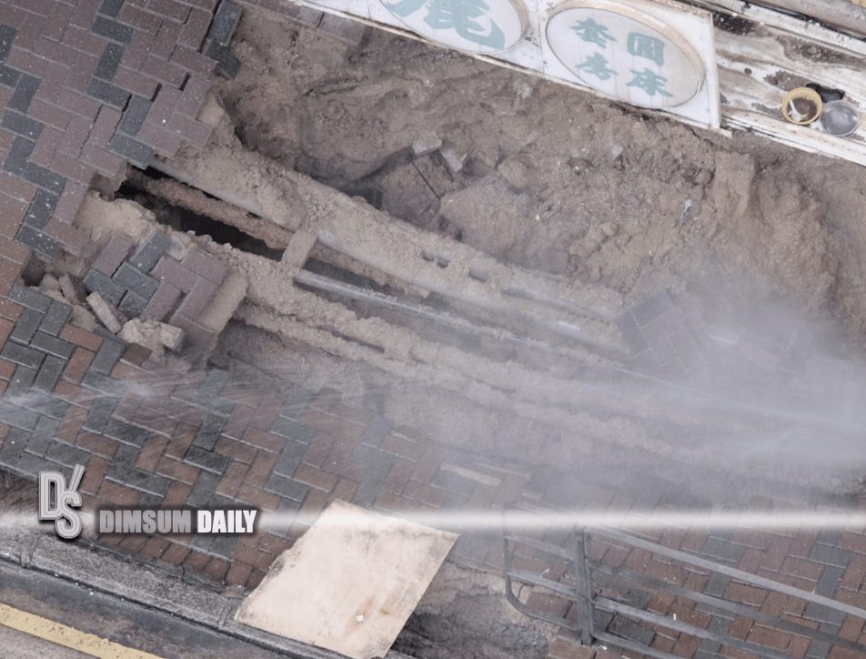 Massive water pipe burst causes road closure in To Kwa Wan Dimsum Daily