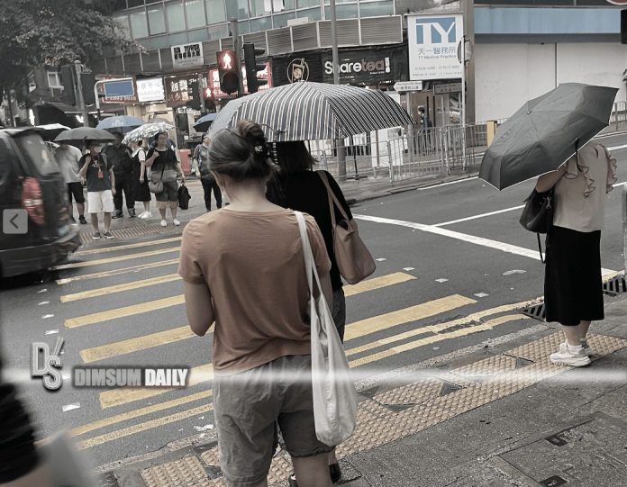 Thunderstorm Warning extended till 1.30pm, intense gusts to affect Hong