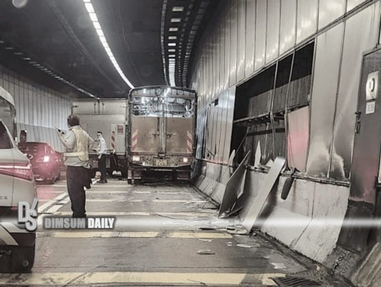 Traffic accident involving 2 trucks in Aberdeen Tunnel causes temporary