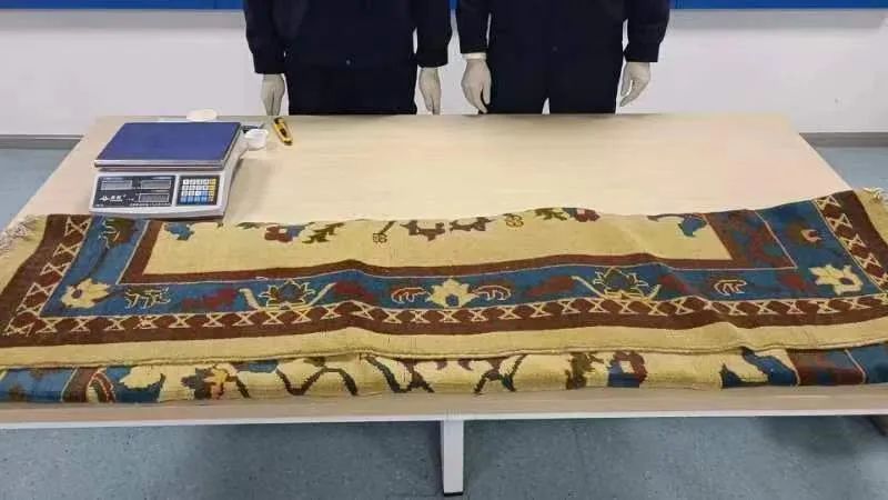 Methamphetamine Rug Shenzhen Customs seizes 11.5558 kg of methamphetamine concealed in ...
