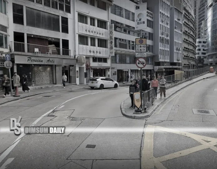 Drunk foreign man detained for damaging taxi in Lan Kwai Fong incident