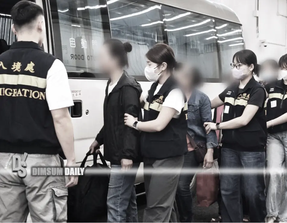 Immigration Department repatriates 20 Vietnamese nationals
