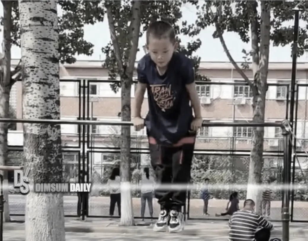 7-Year-Old Gymnast Shines After Year of Training with Elderly Mentors in Tianjin - News Directory 3