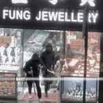 Five suspects steal HK$1.5 million in jewellery in Sheung Shui, one arrested, 5 stolen gold chains recovered