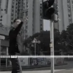 Pedestrian ignores traffic lights in Tai Po and blames driver after near miss