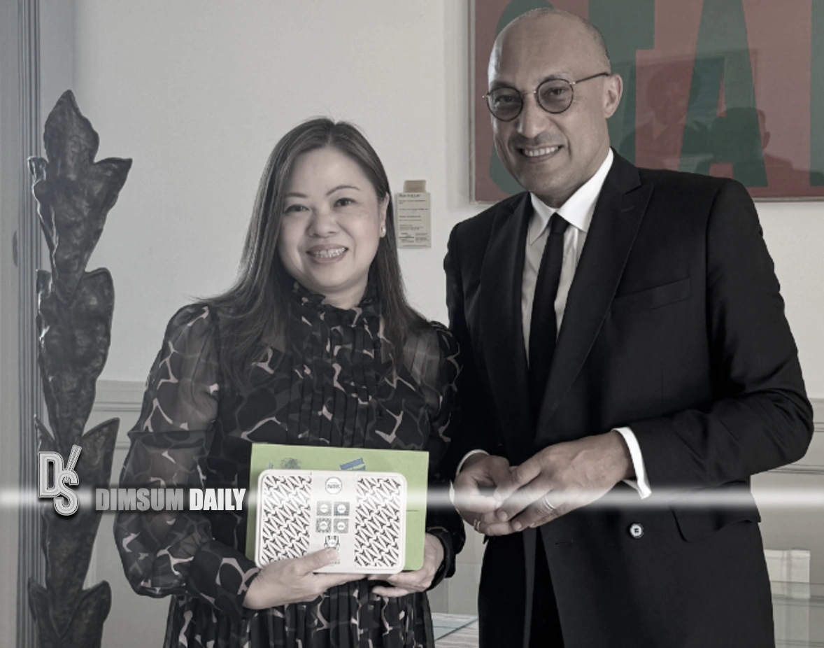 Thumb sucking brace.