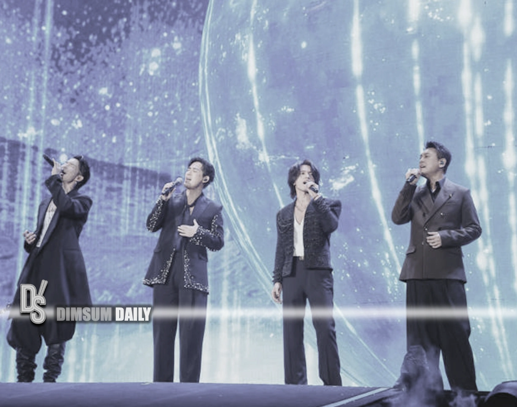 Asia 4CD「Fanfare For The Reuniont」 F4 reunites for surprise appearance at Mayday concert