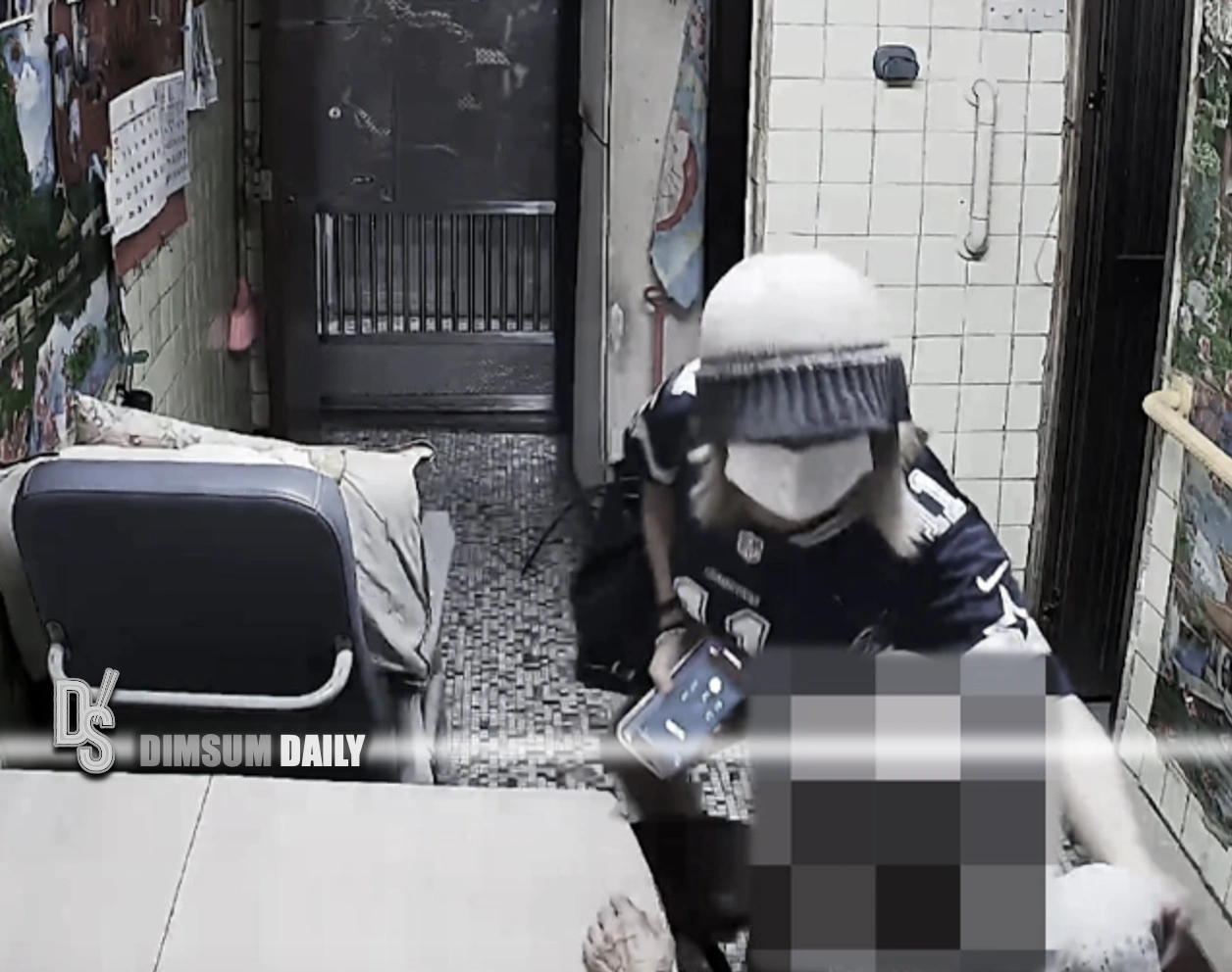 Suspect arrested after elderly woman in To Kwa Wan defrauded of HK ...