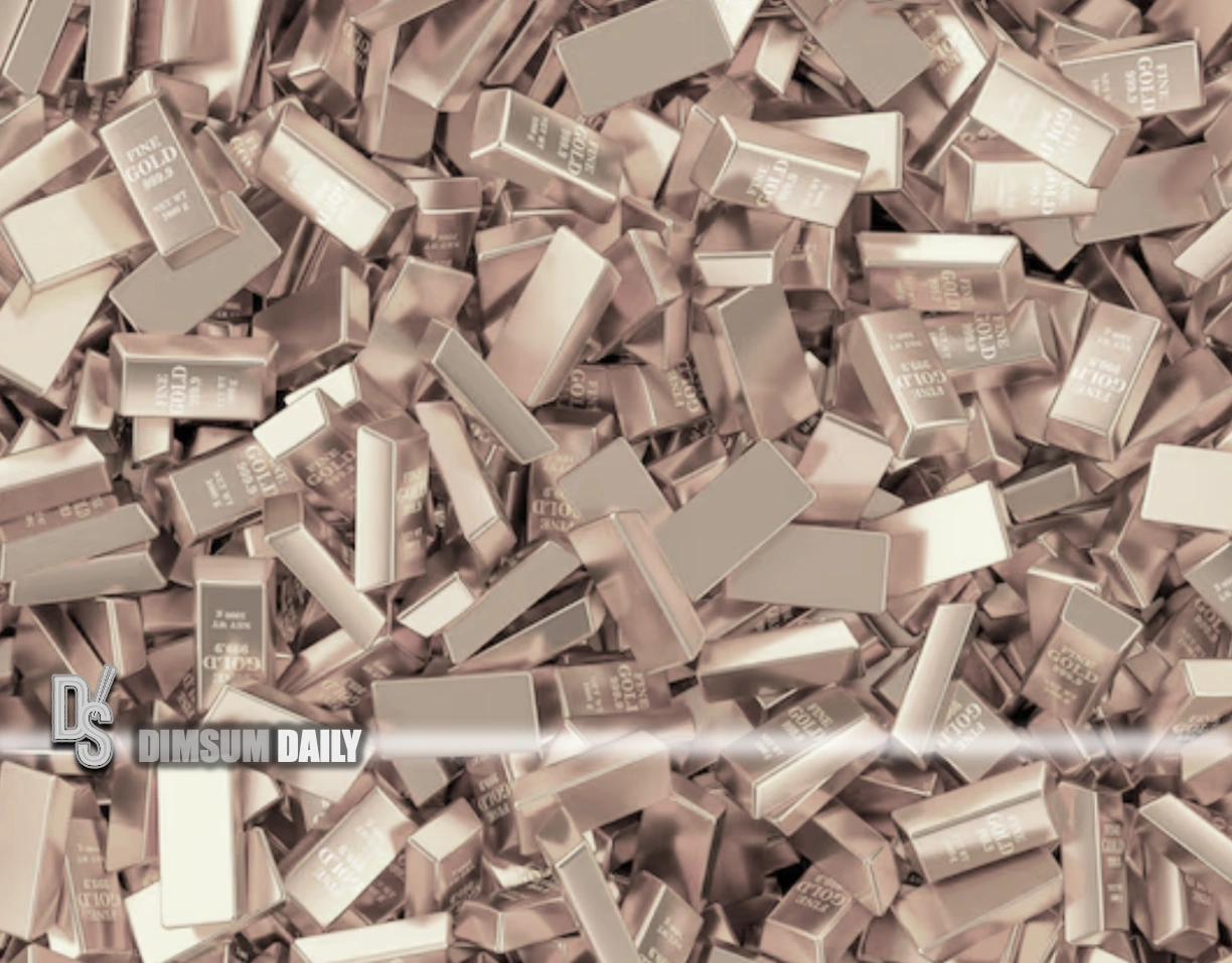 Gold falls as inflation concerns Trump safe-haven appeal