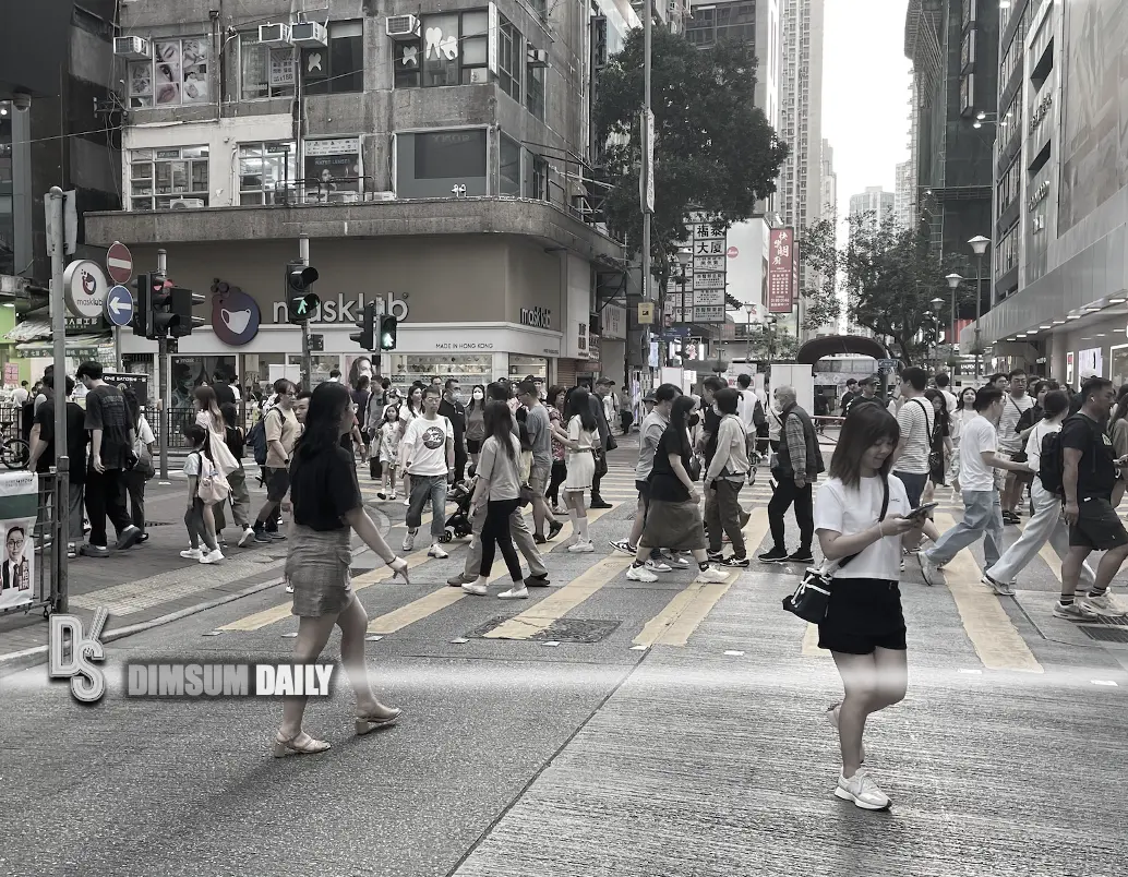 Temperatures to fall to 23°C tonight, heavier showers and 20°C lows forecast tomorrow