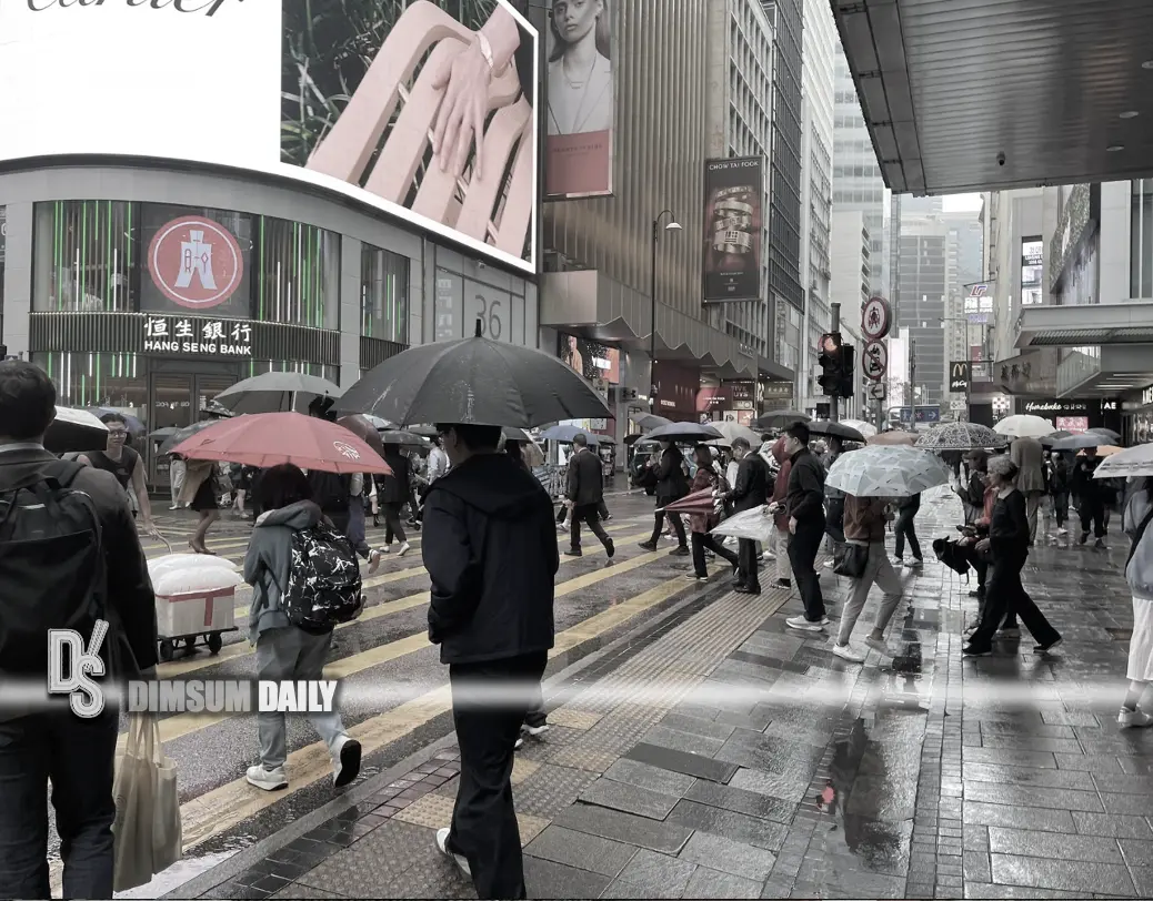 Amber Rainstorm Warning Signal issued by Hong Kong Observatory at 11.35am as heavy downpours loom