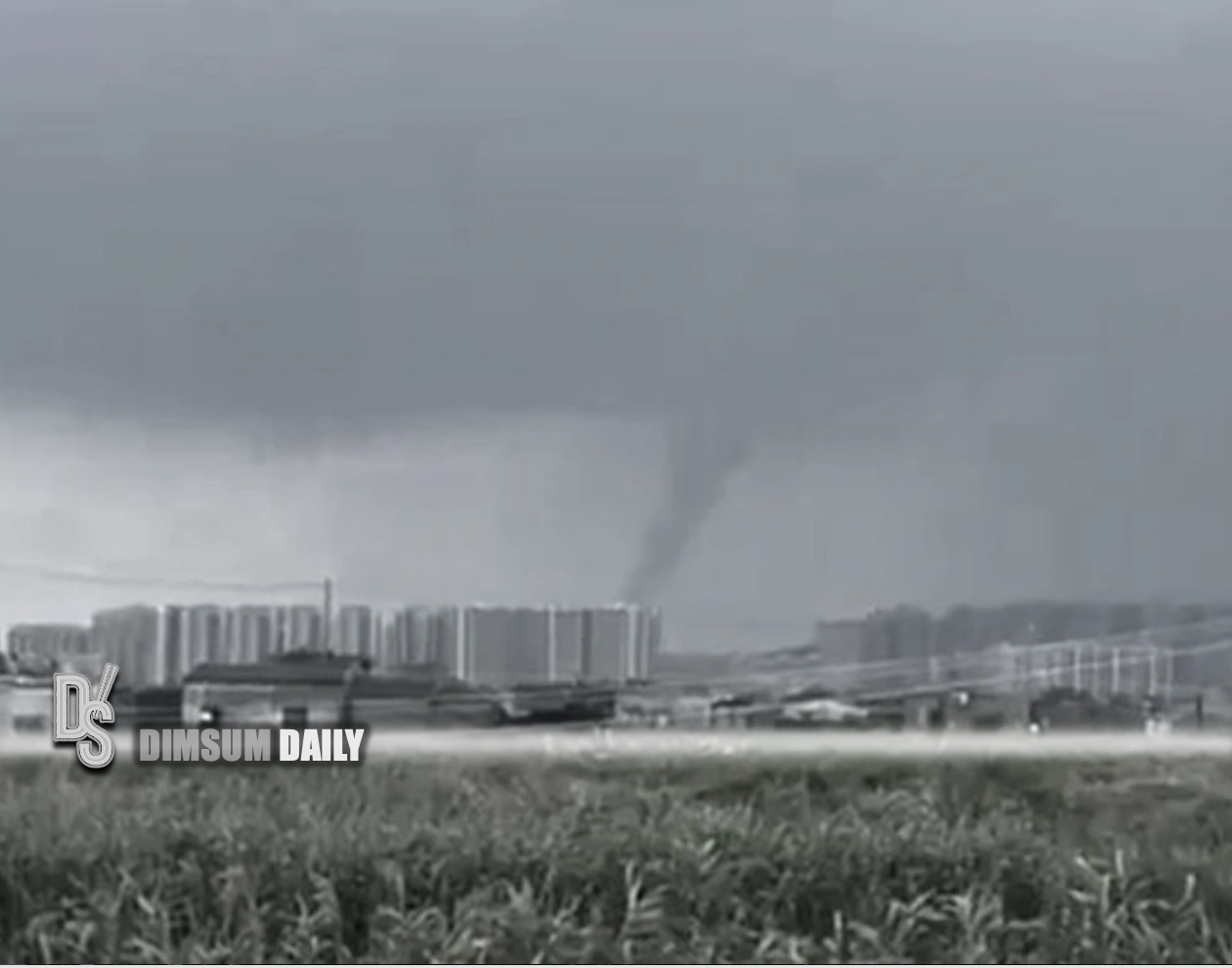 Suspected tornado reported in Zhuhai’s Jinwan District