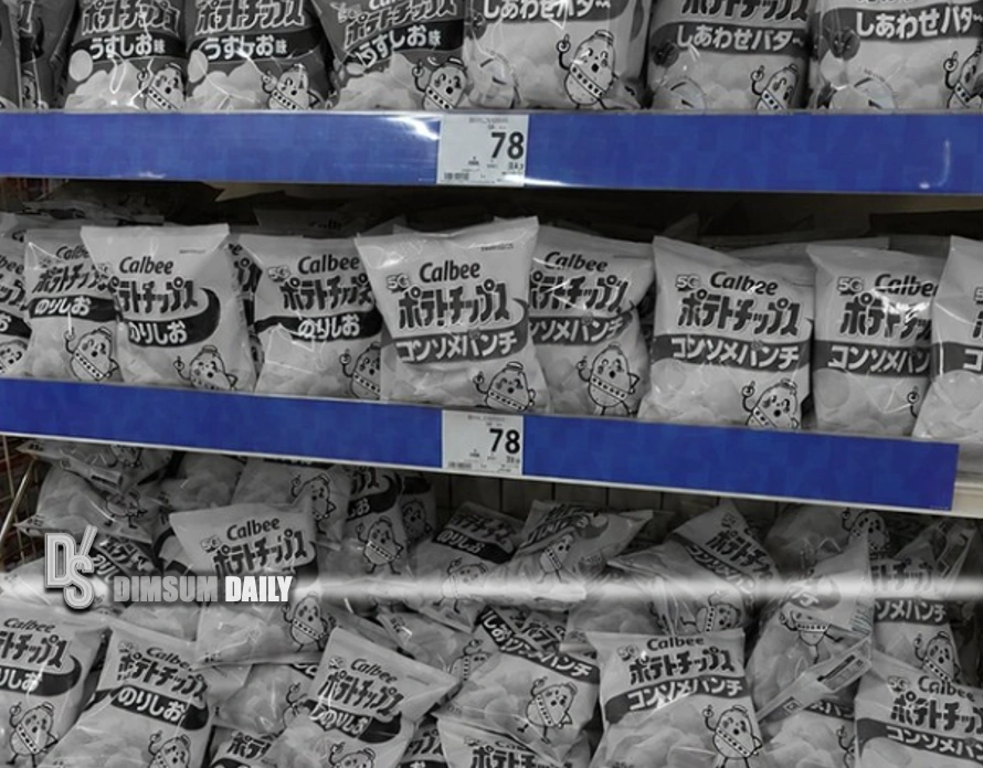 Calbee shifts to black-and-white packs due to ink shortage