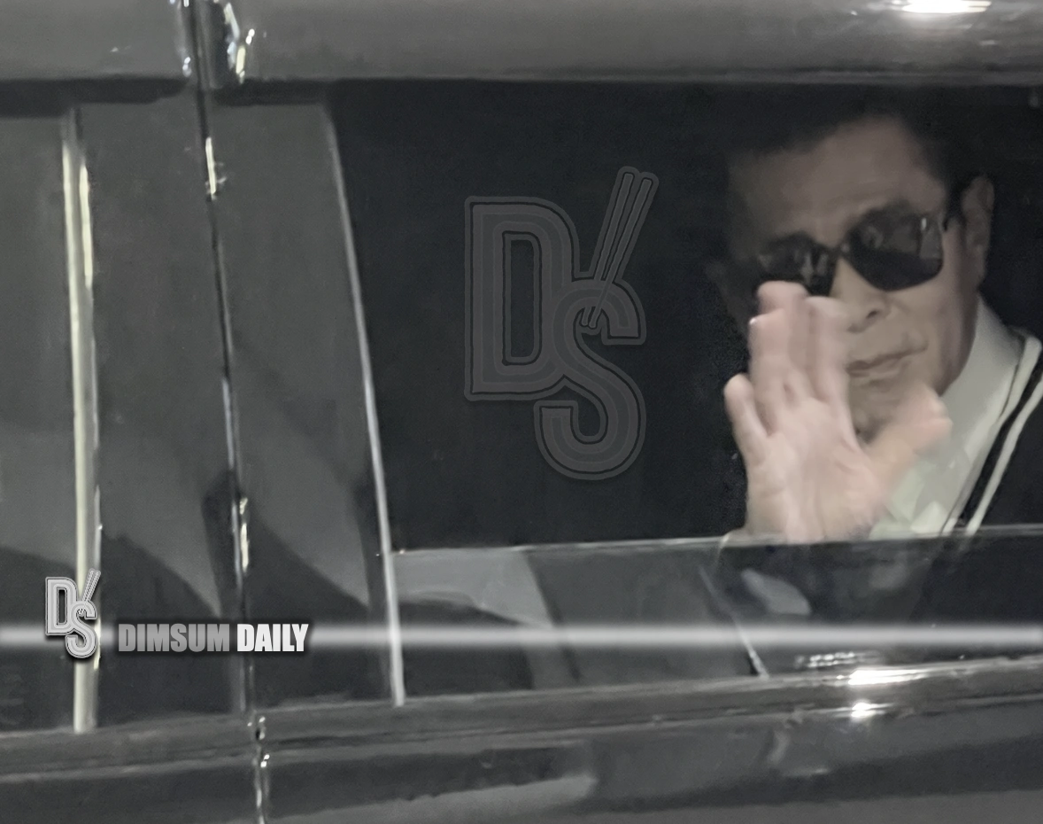 Louis Koo warmly greets fans after public event as he leaves by car
