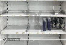 Shau Kei Wan water burst empties supermarket shelves
