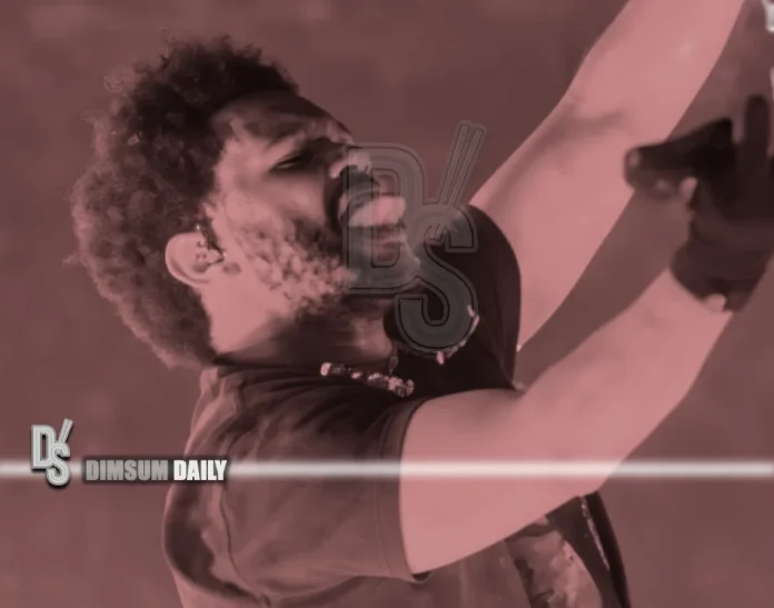 Weeknd tongue flicking-3